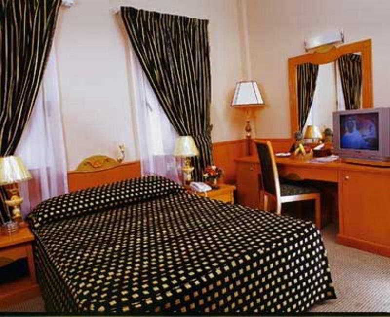 Zain International Hotel Дубай Екстериор снимка