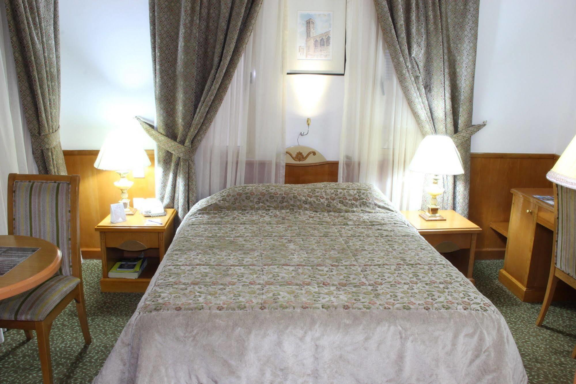Zain International Hotel Дубай Екстериор снимка